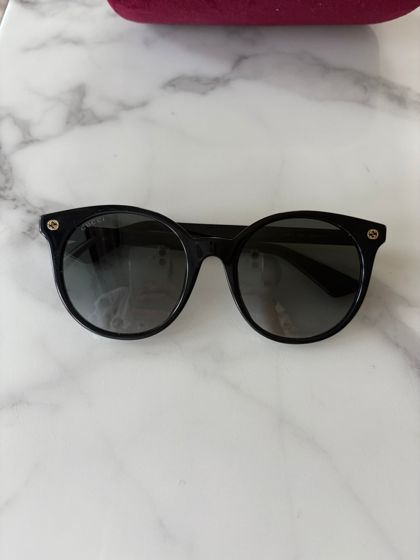 GUCCI. Gafas de sol negras