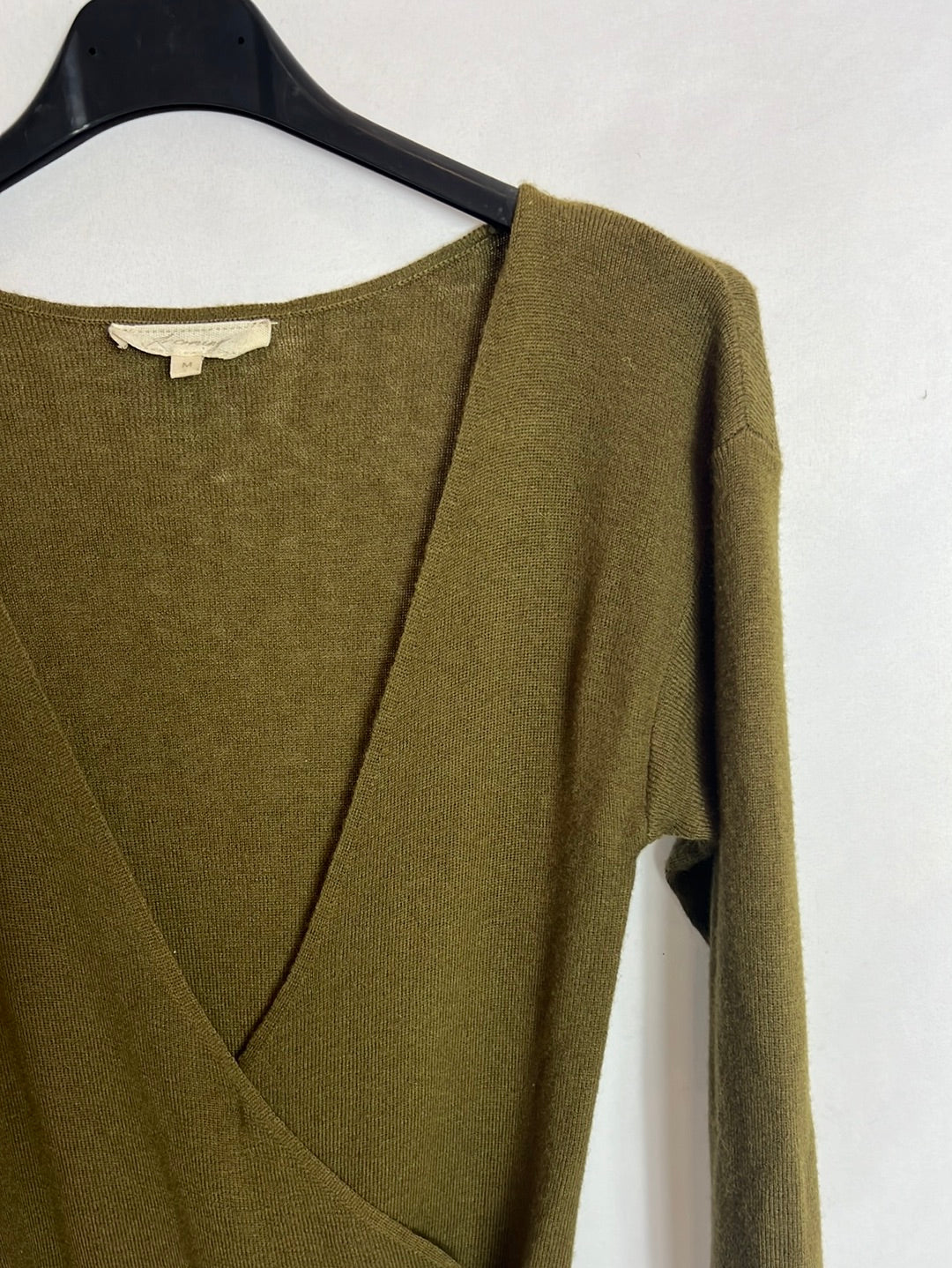 IS COMING. Mono verde punto lazada. T M