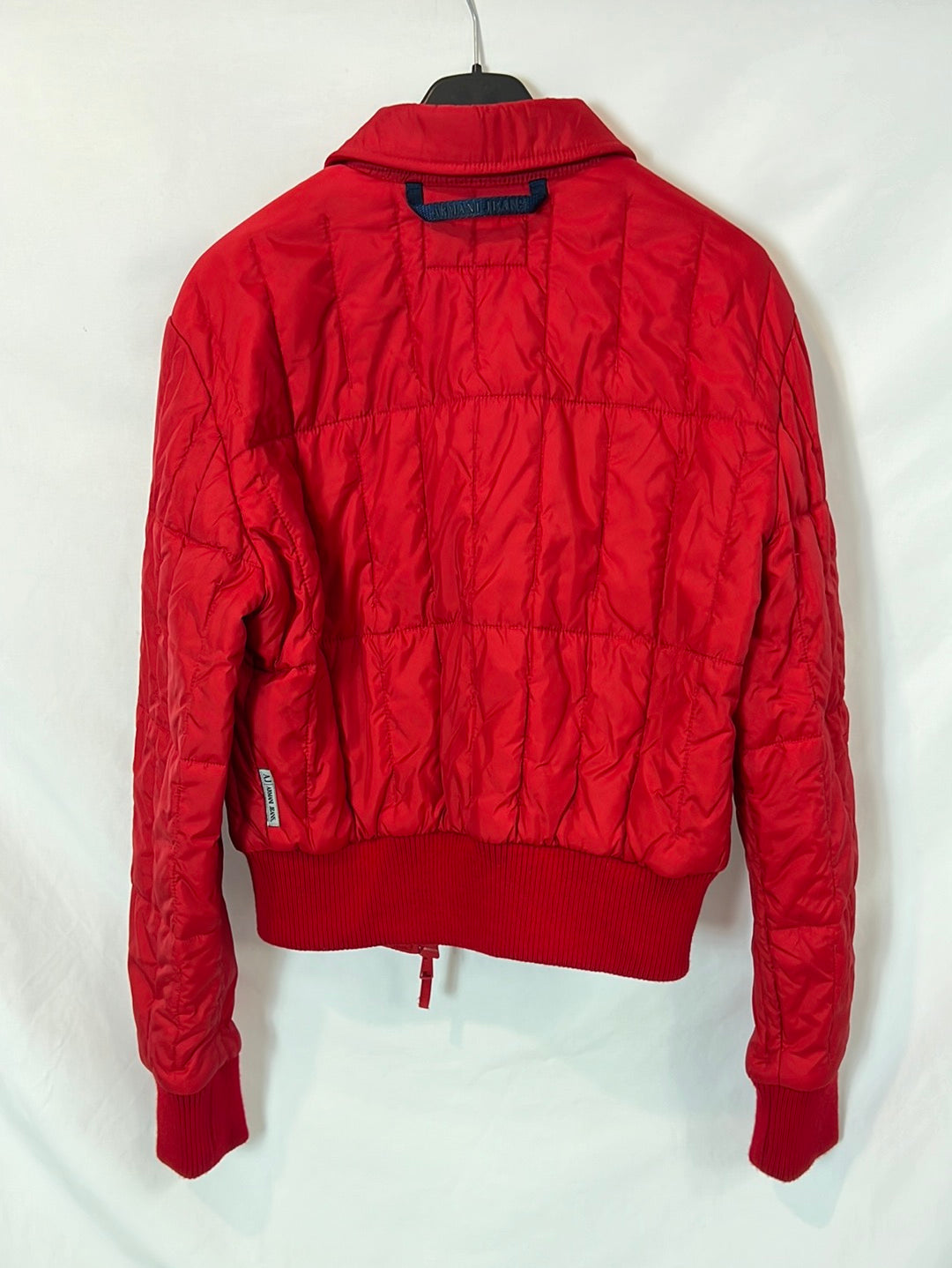 ARMANI JEANS. Chaqueta roja acolchada. T S