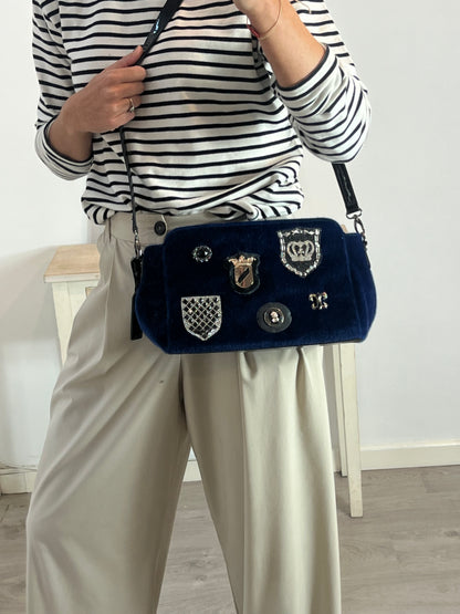 LOLA CASADEMUNT. Bolso azul terciopelo abalorios