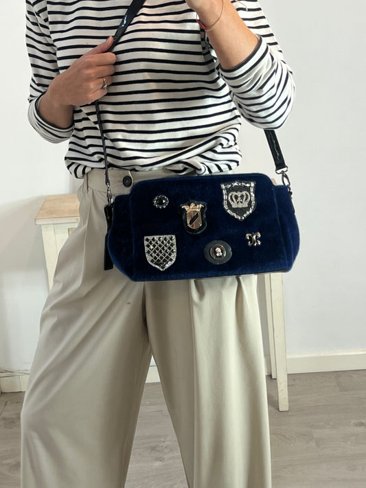 LOLA CASADEMUNT. Bolso azul terciopelo abalorios