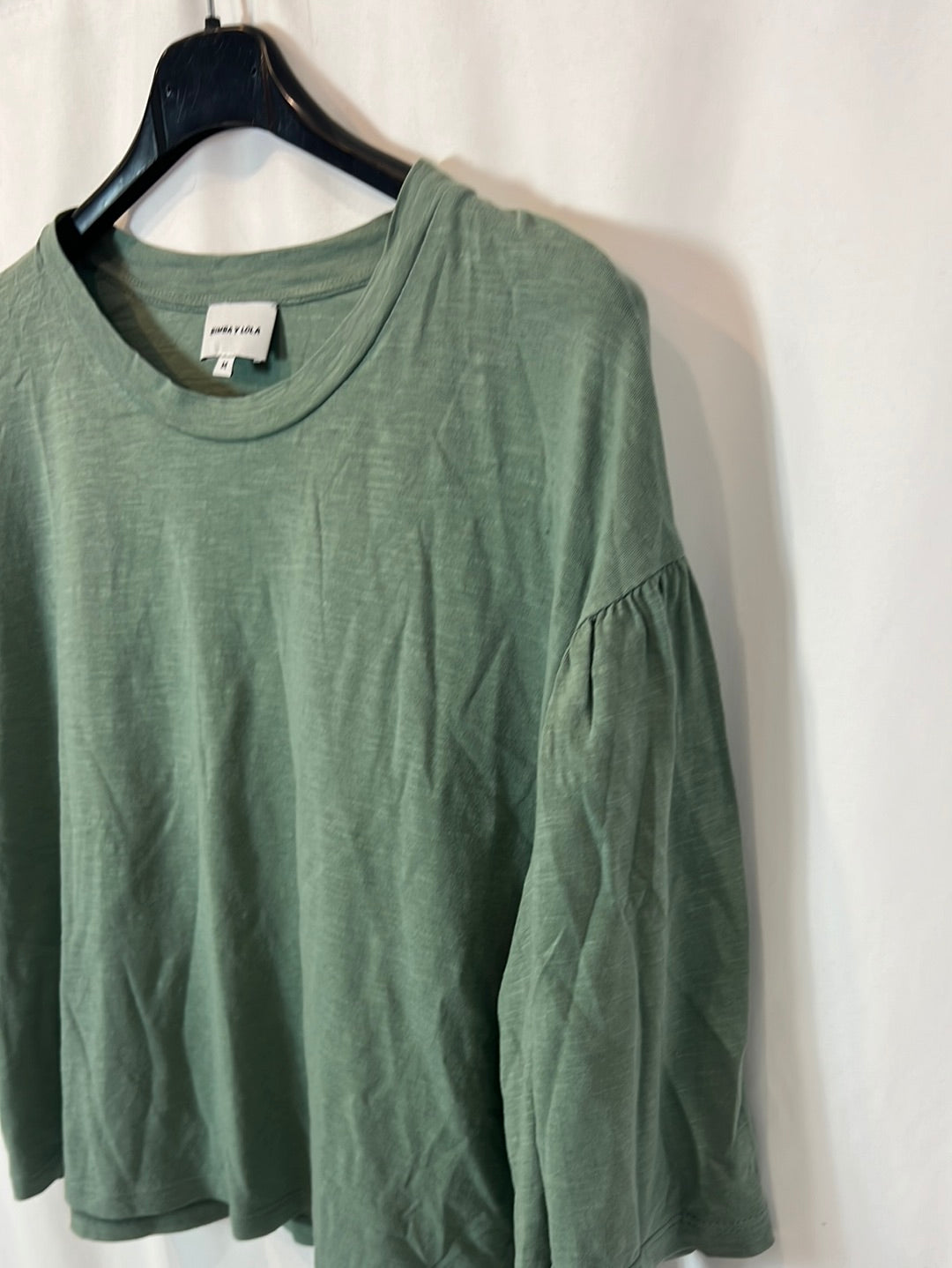 BIMBA Y LOLA. Green T-shirt with sleeve detail. TM