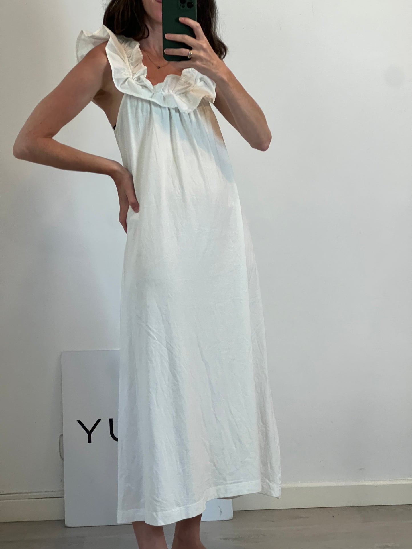 MANGO. Vestido blanco detalle volante T.s