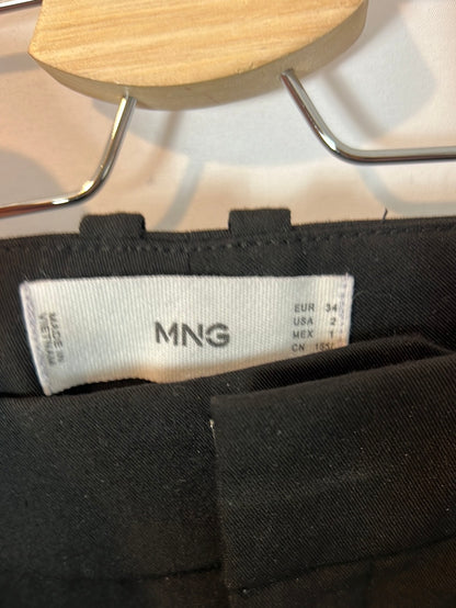 MANGO. Black pleated trousers. Size 34