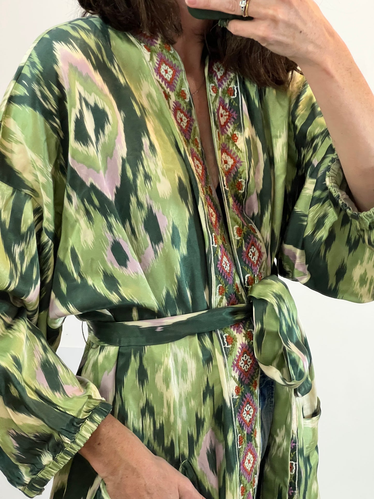 ZARA. kimono largo estampado y bordados. T M