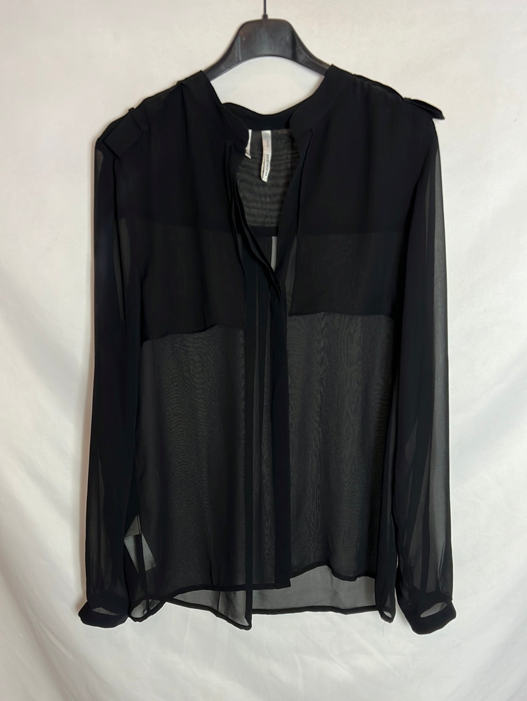 MANGO. Blusa negra semi transparente. T M