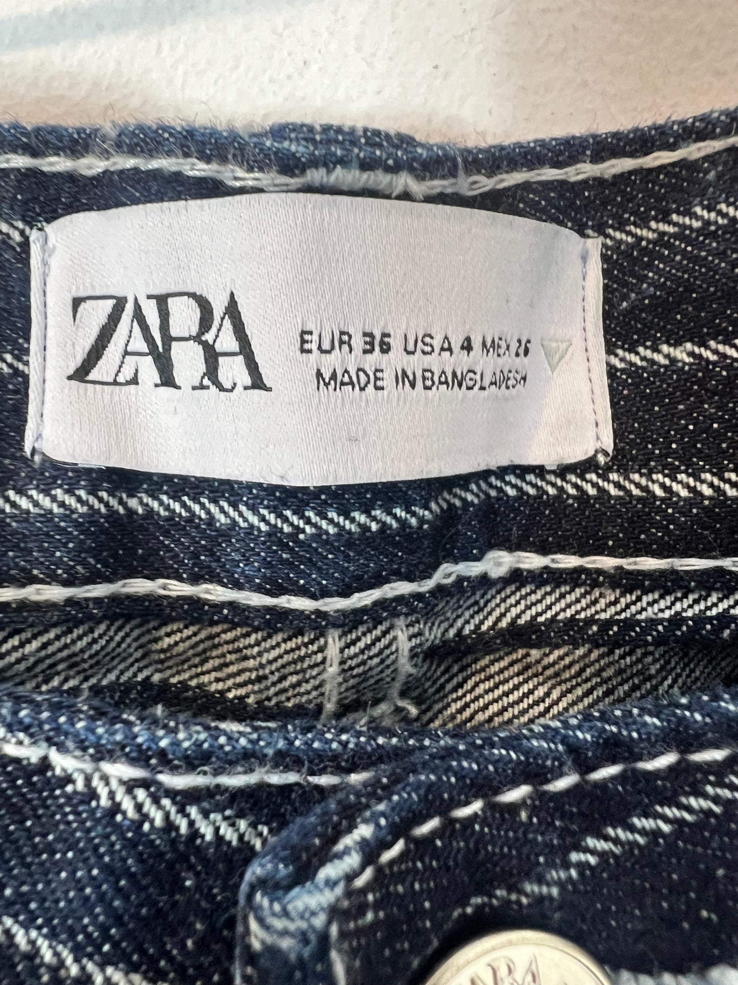 ZARA. Denim recto azul rayas. T 36