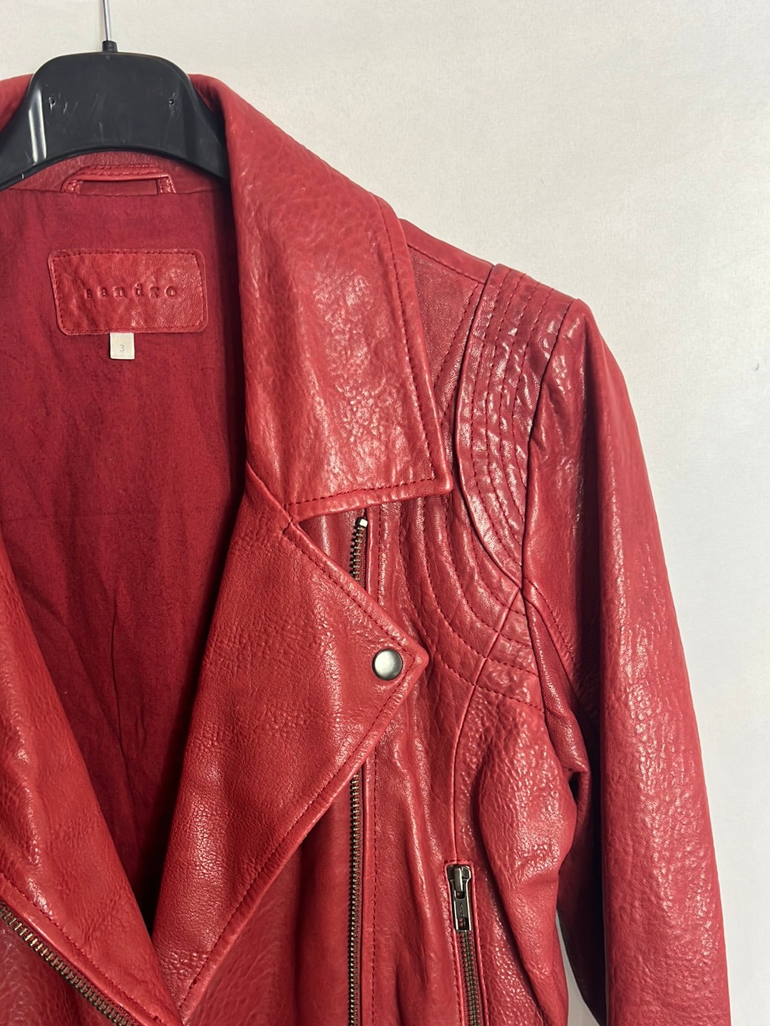 SANDRO. Chaqueta piel tono oscuro estilo biker. T 3(M/L)