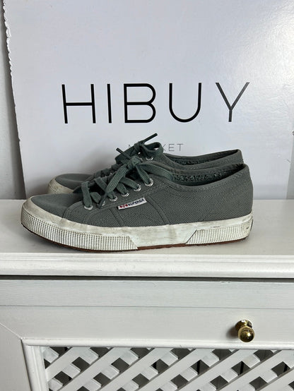 SUPERGA. Zapatillas grises. T 39