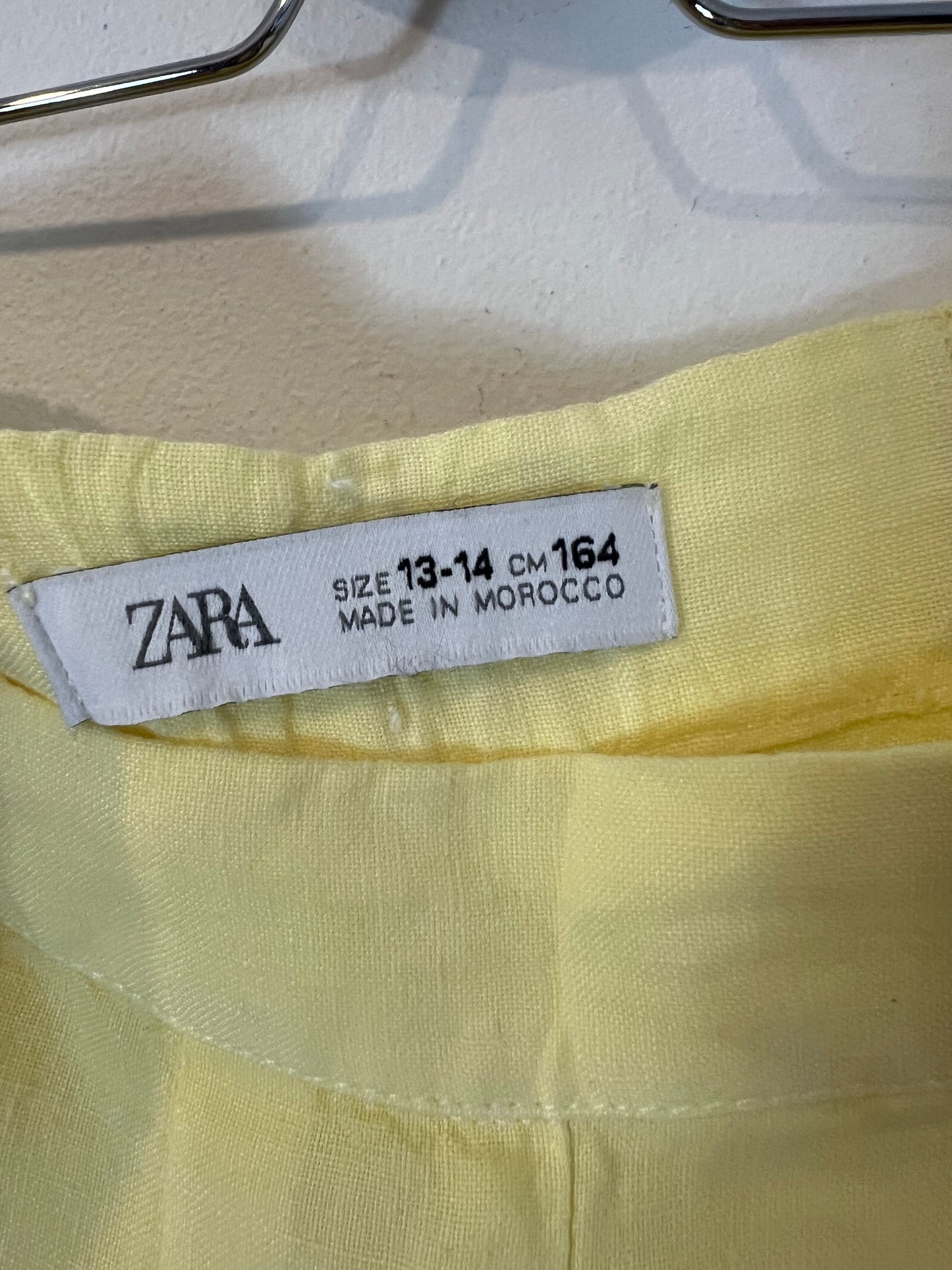 ZARA. Pastel yellow pleated linen trousers. Size 13-14 years (S)