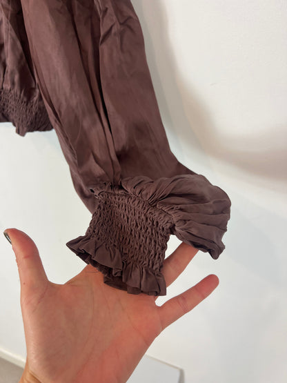 H&amp;M. Brown honeycomb Perkins collar blouse S.36