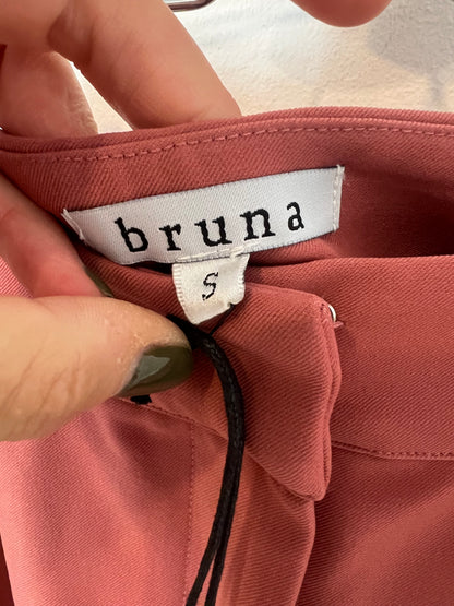 BRUNA. Total dark pink look with details. TS