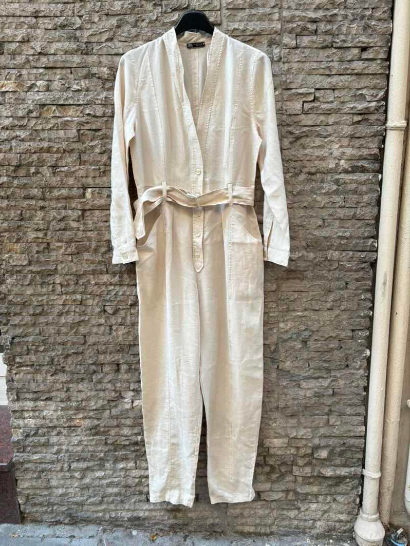 ZARA. Mono largo beige fluido