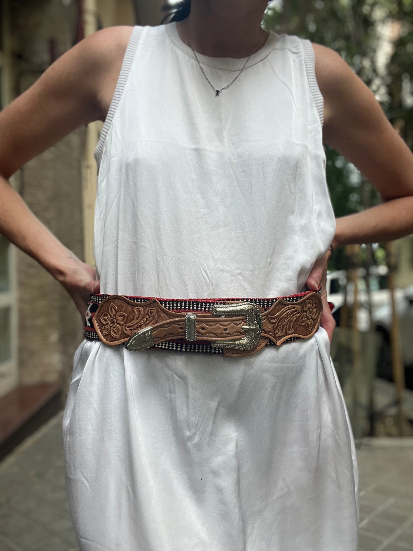 OTHER. Embroidered belt with leather details. TS