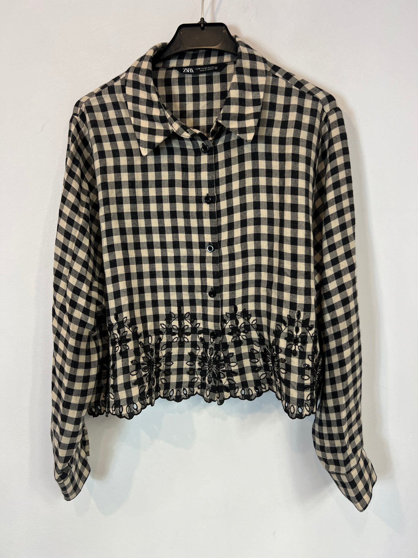 ZARA. Checkered shirt with embroidered details. TM