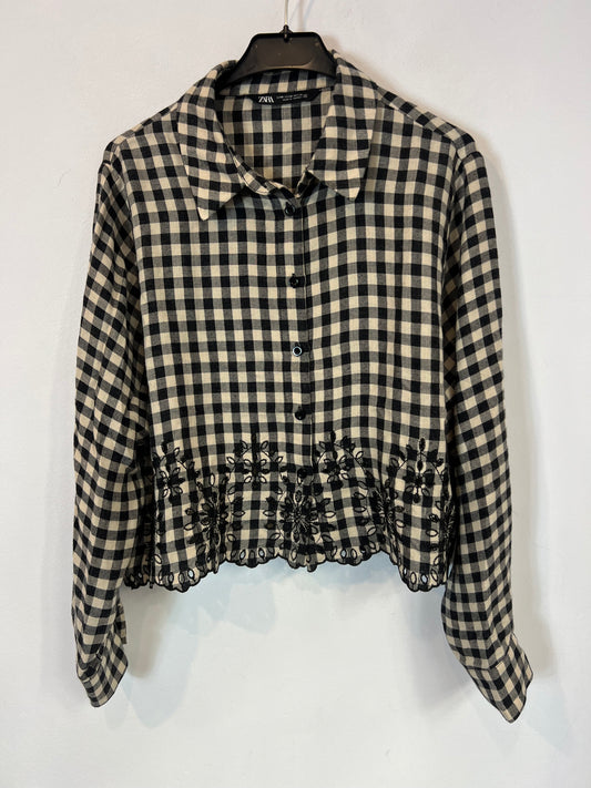 ZARA. Checkered shirt with embroidered details. TM