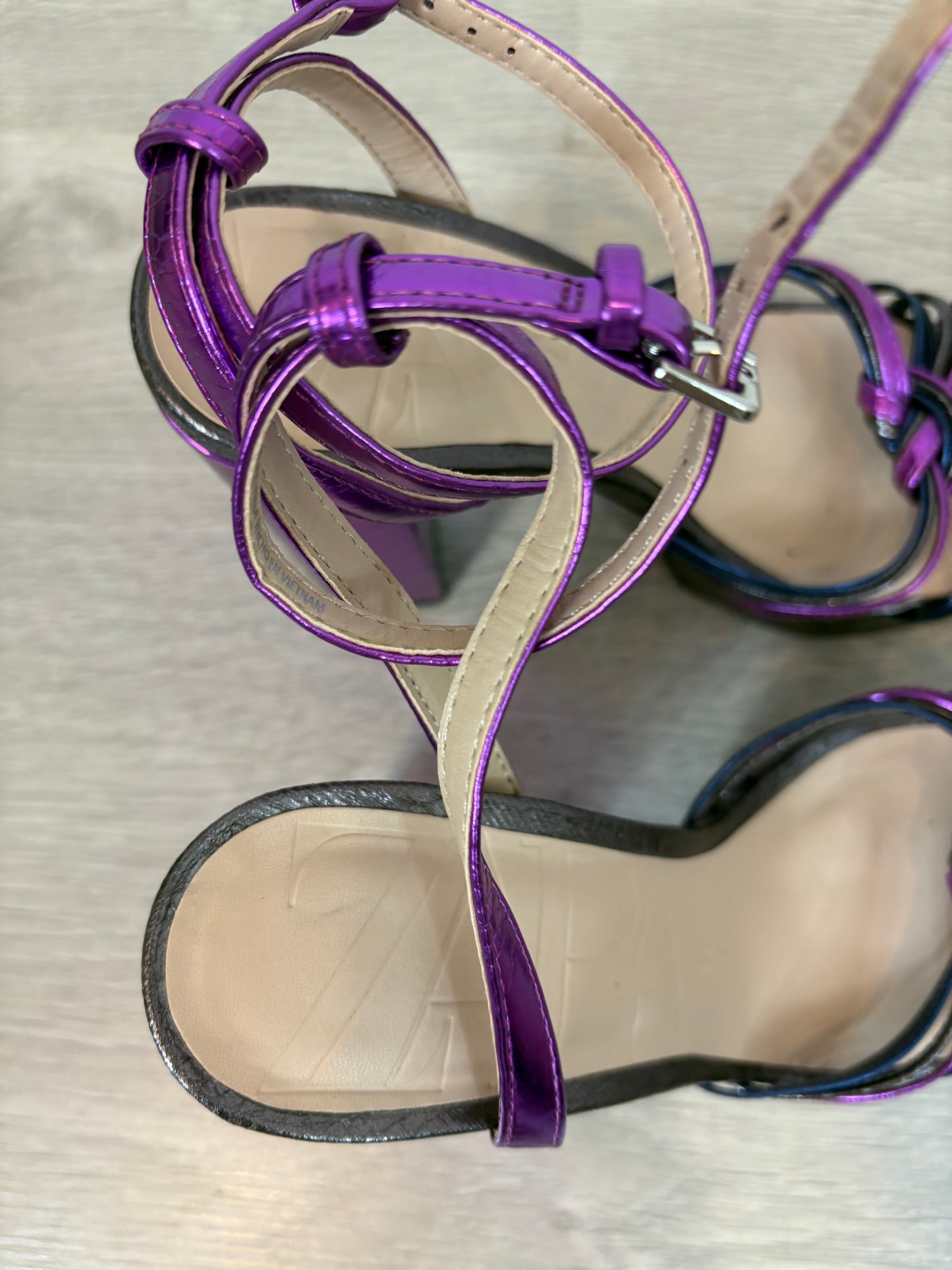 ZARA. Sandalia plataforma tonos metalizados. T 38