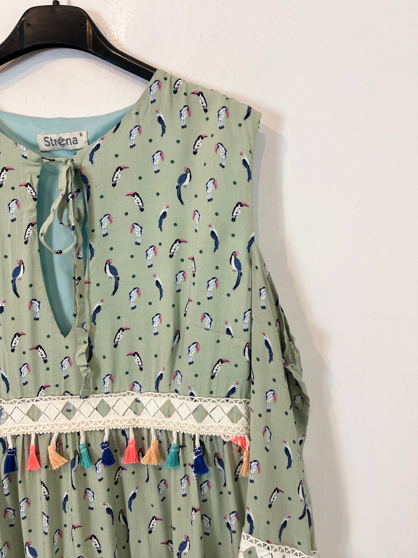 STRENA.vestio verde pájaros T.s