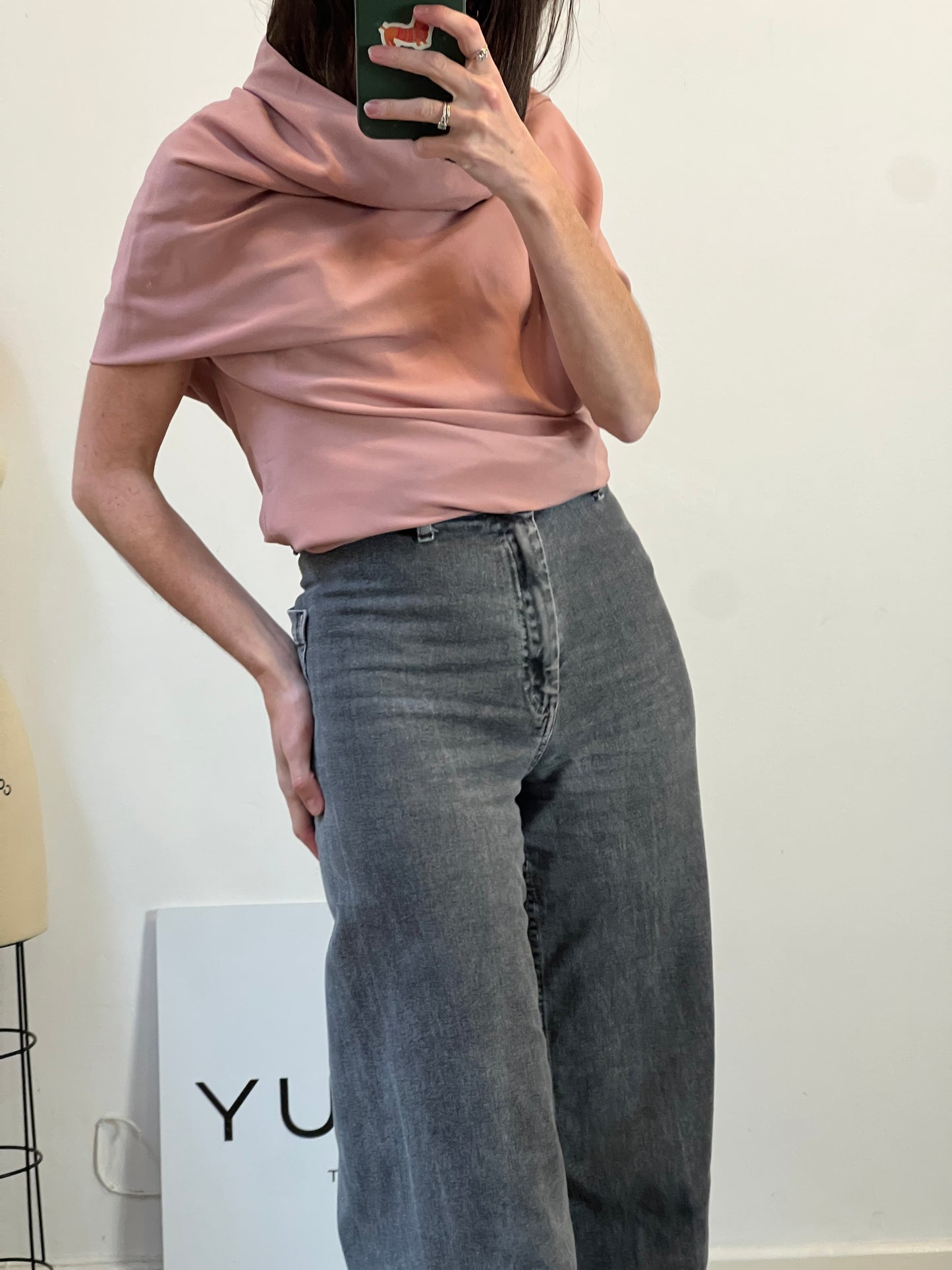 JANTAMINIAU. Top rosa seda detalle cuello