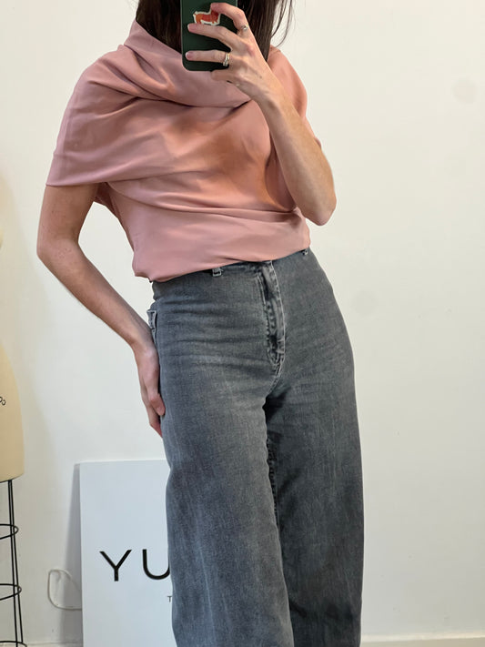 JANTAMINIAU. Top rosa seda detalle cuello