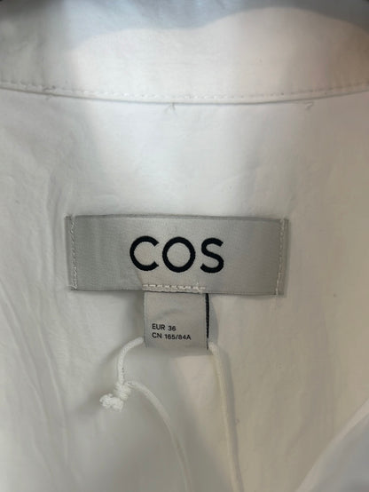 COS. Camisa blanca bolsillo. T 36