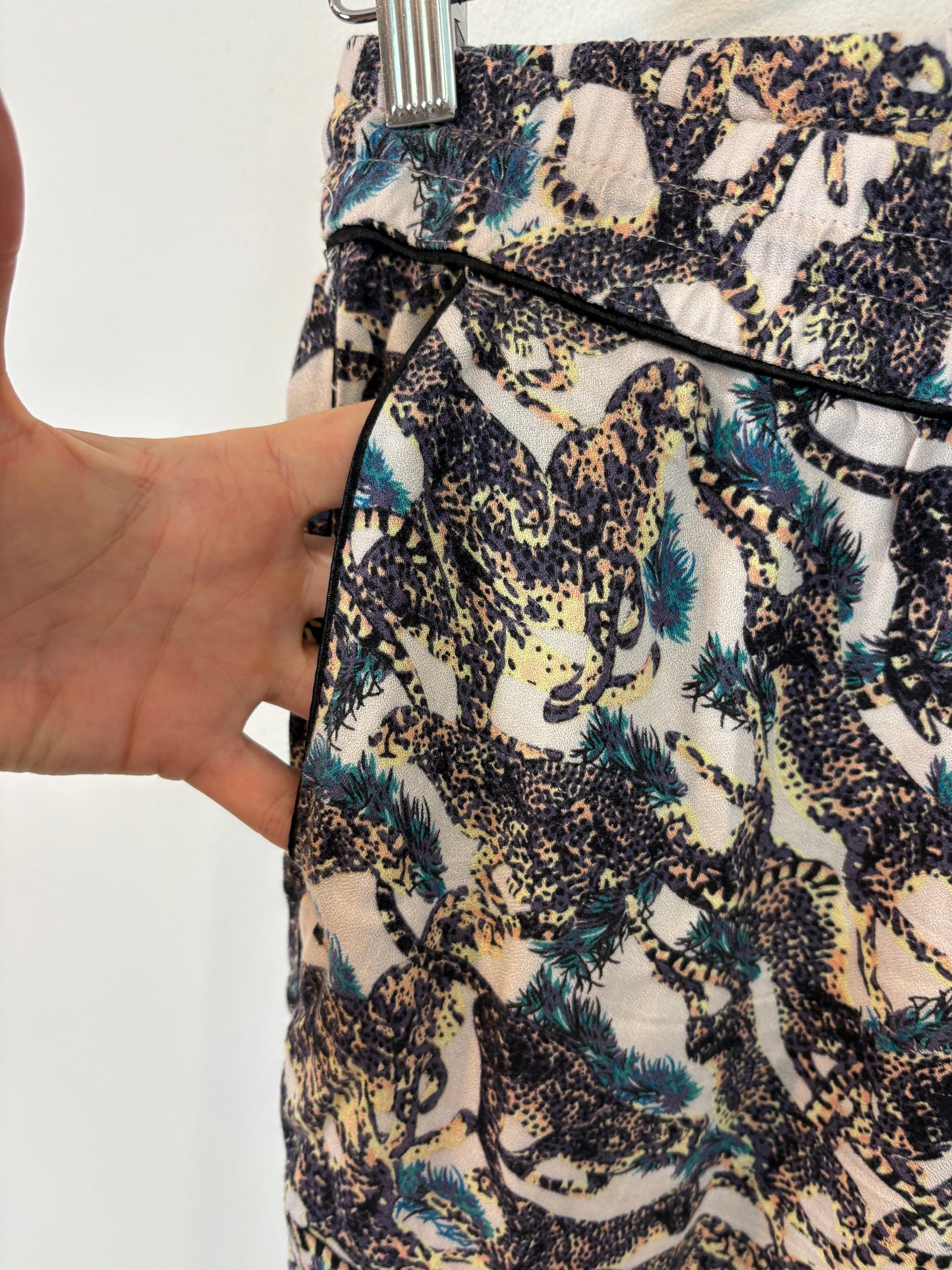 ZADIG&VOLTAIRE. Pantalón fluido estampado tropical. T 36