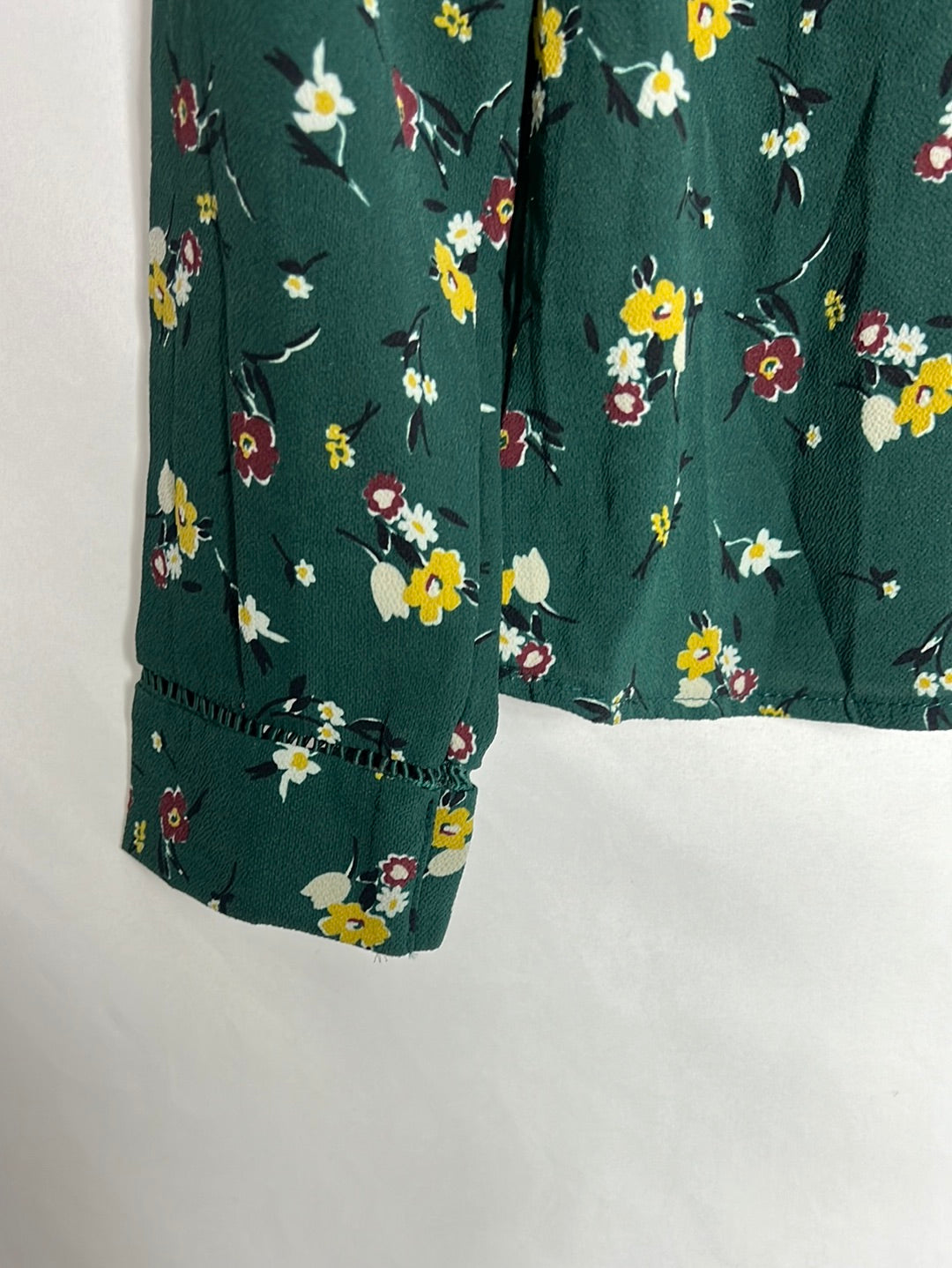 RINASCIMENTO. blusa verde flores. T M