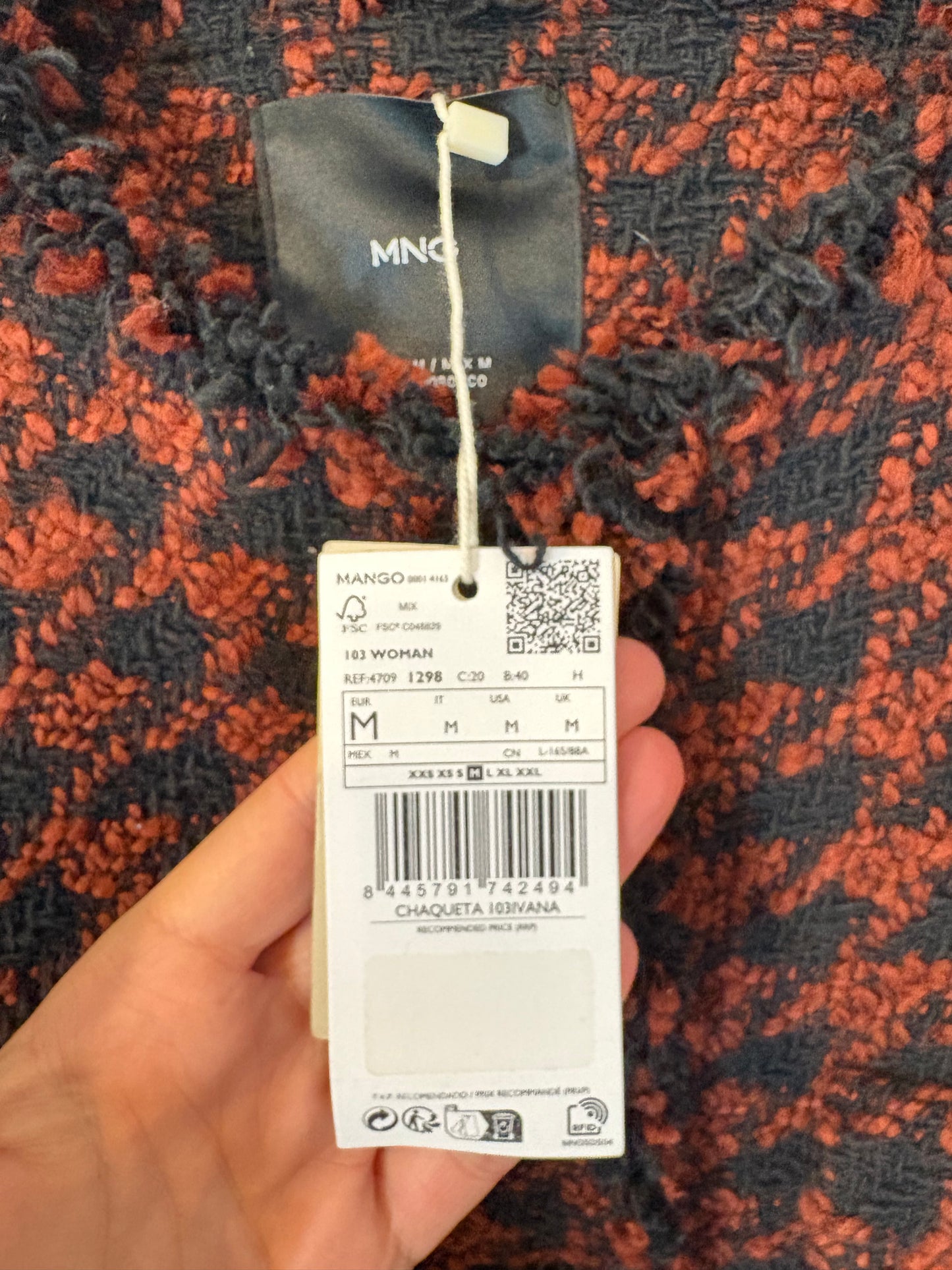 MANGO. Chaqueta tweed detalle botones