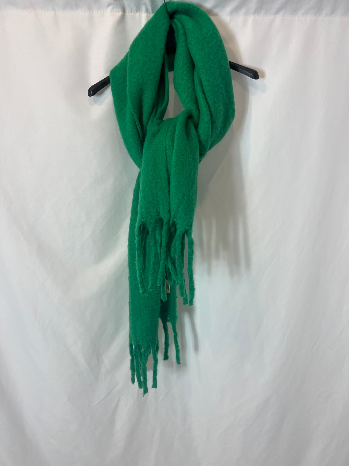 PULL&BEAR. Bufanda verde