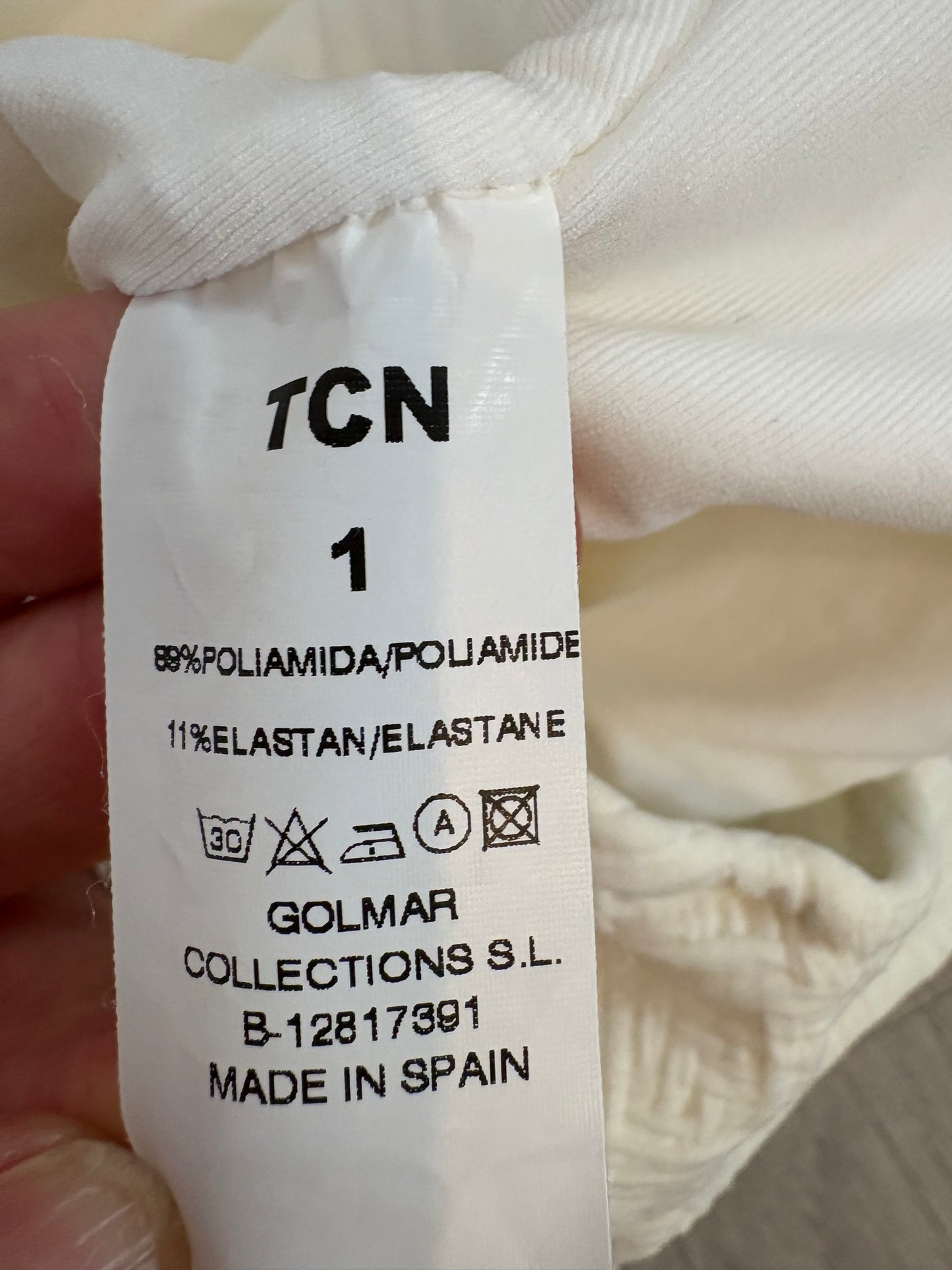 TCN. Bañador color crudo textura. T S