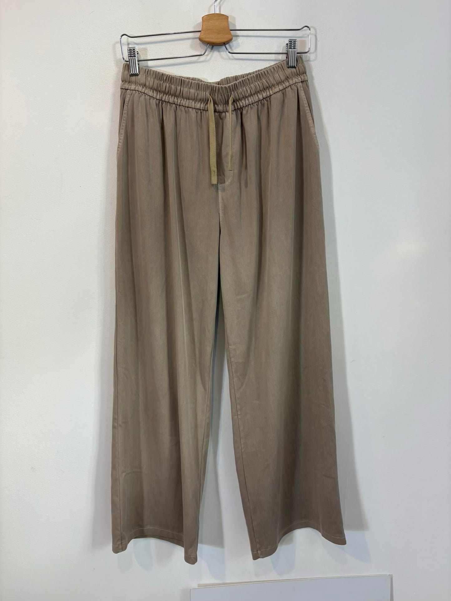 Pantalón beige fluido