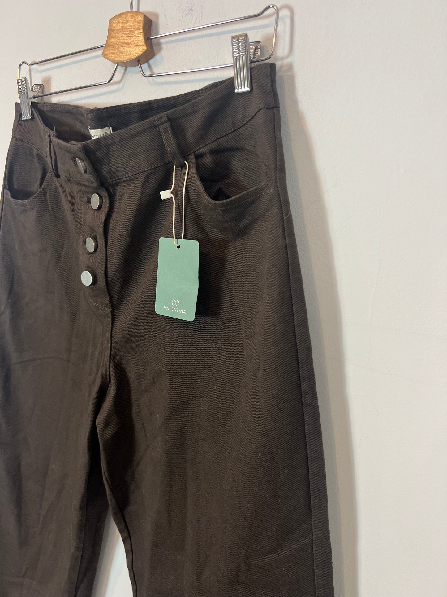 VALENTINA. Brown straight-leg trousers with buttons, size 40