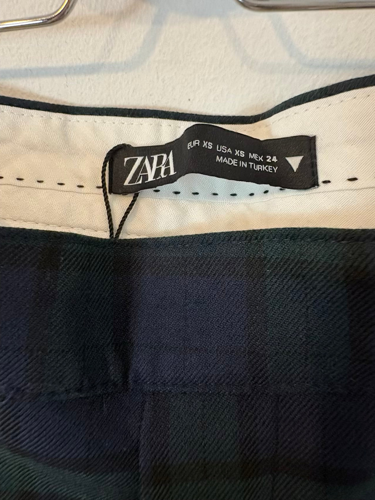 ZARA. Pantalón de vestir cuadros