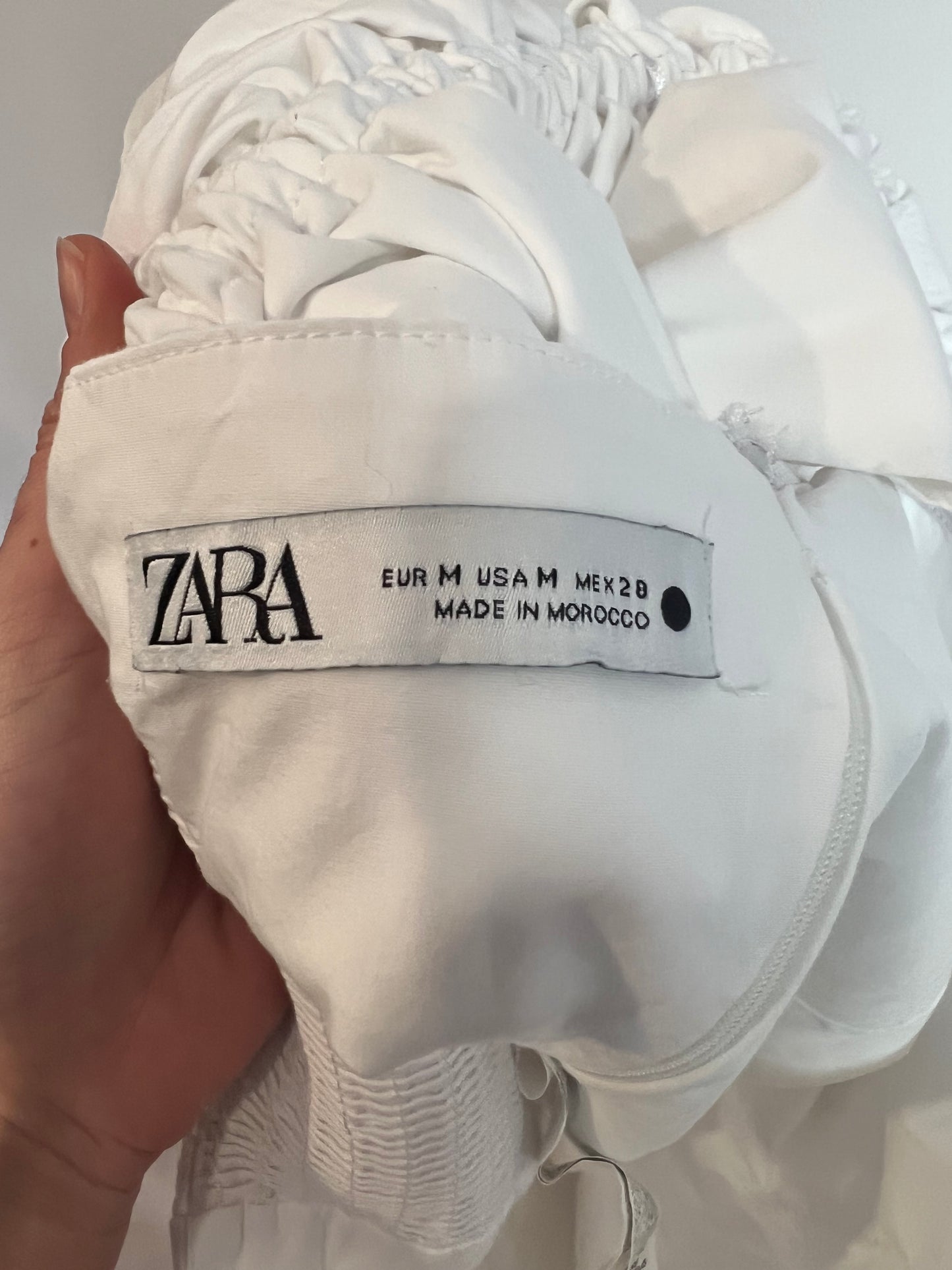 ZARA . Top blanco volantes asimétrico. T M