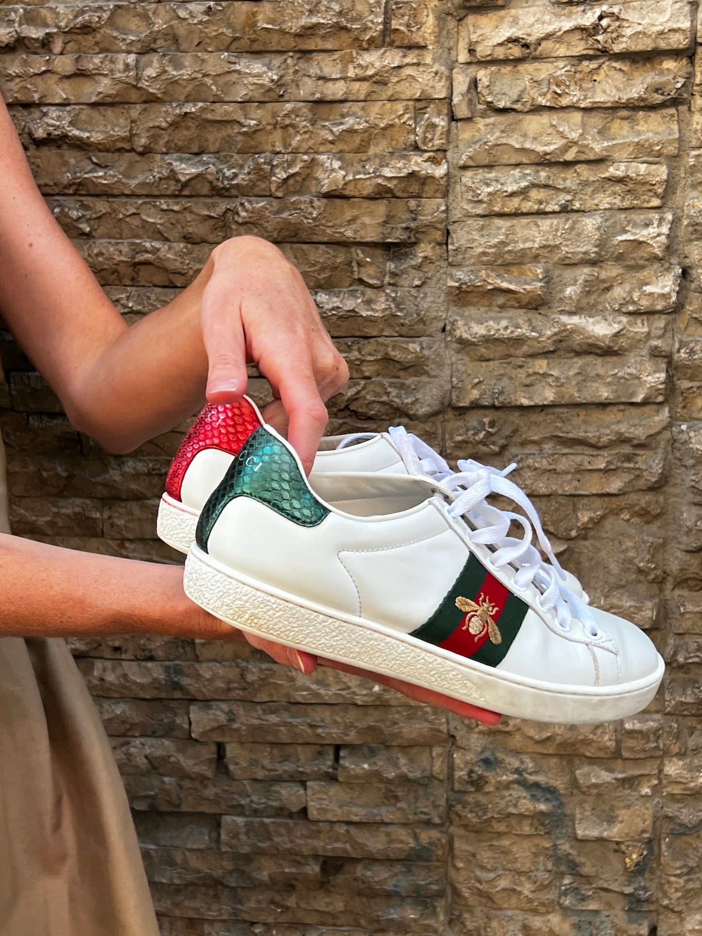 GUCCI. Zapatilla Ace con abeja T 37