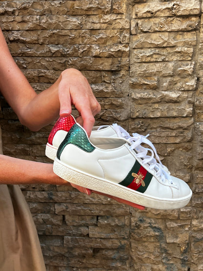 GUCCI. Zapatilla Ace con abeja T 37