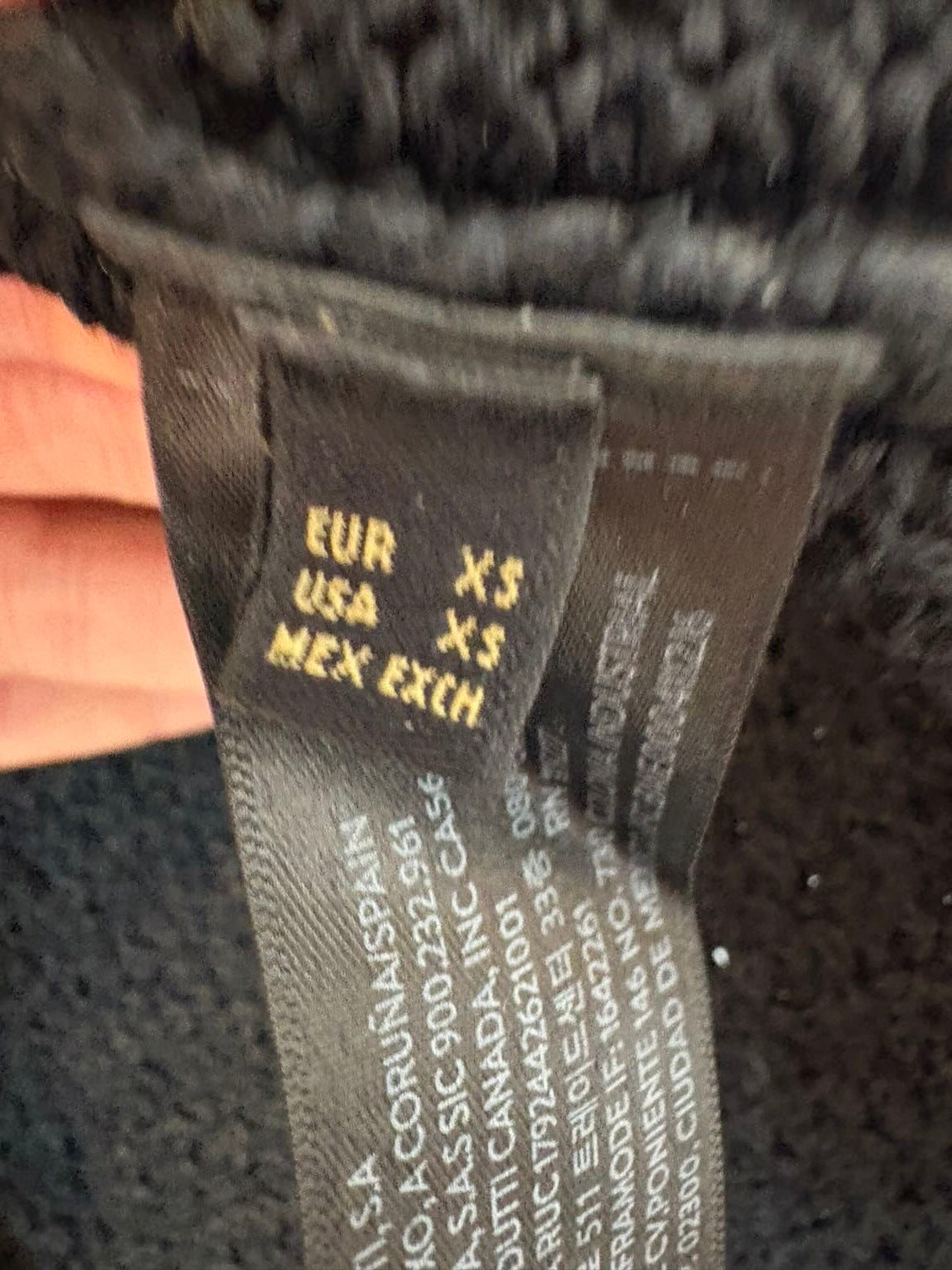 MASSIMO DUTTI. Top punto lazadas
