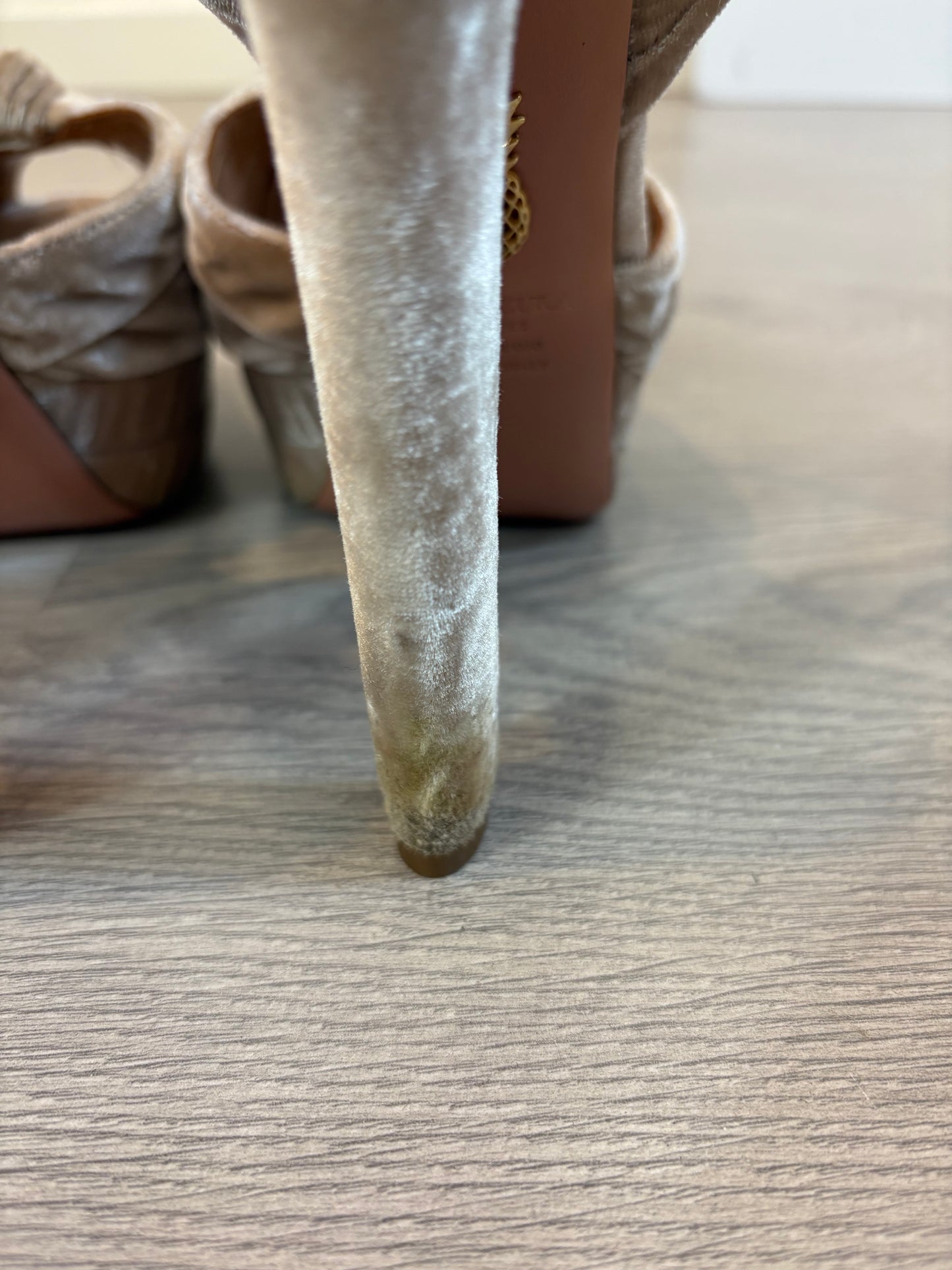 AQUAZZURA. Sandalia terciopelo cruzada. T 40