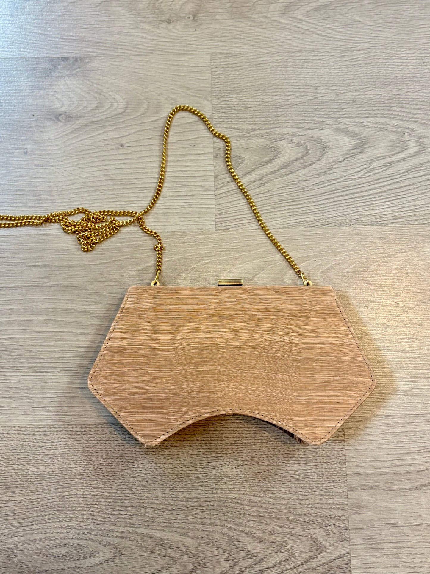 MIMOKI. Bolso beige textura