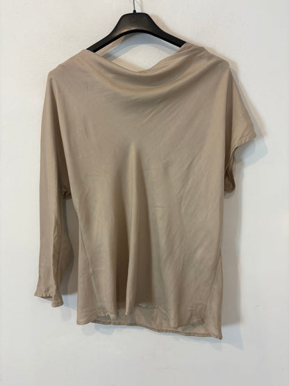 GALCON. Blusa beige fluida asimetrica