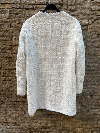 ZARA. Chaqueta tweed blanca