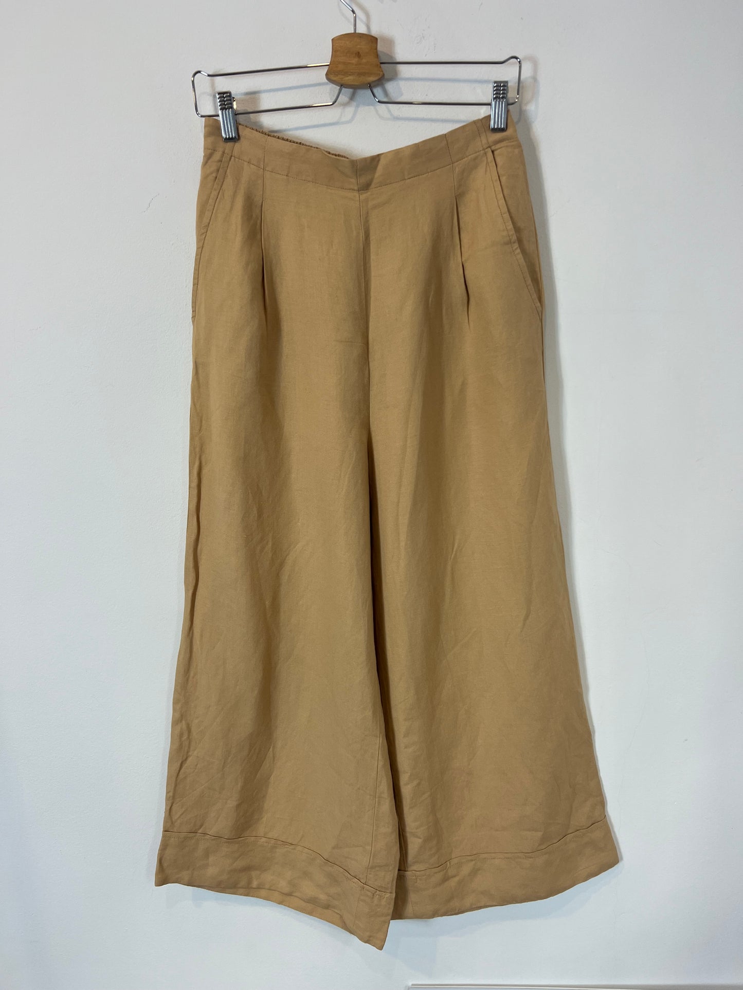 OYSHO. Pantalón fluido con lino beige. T M