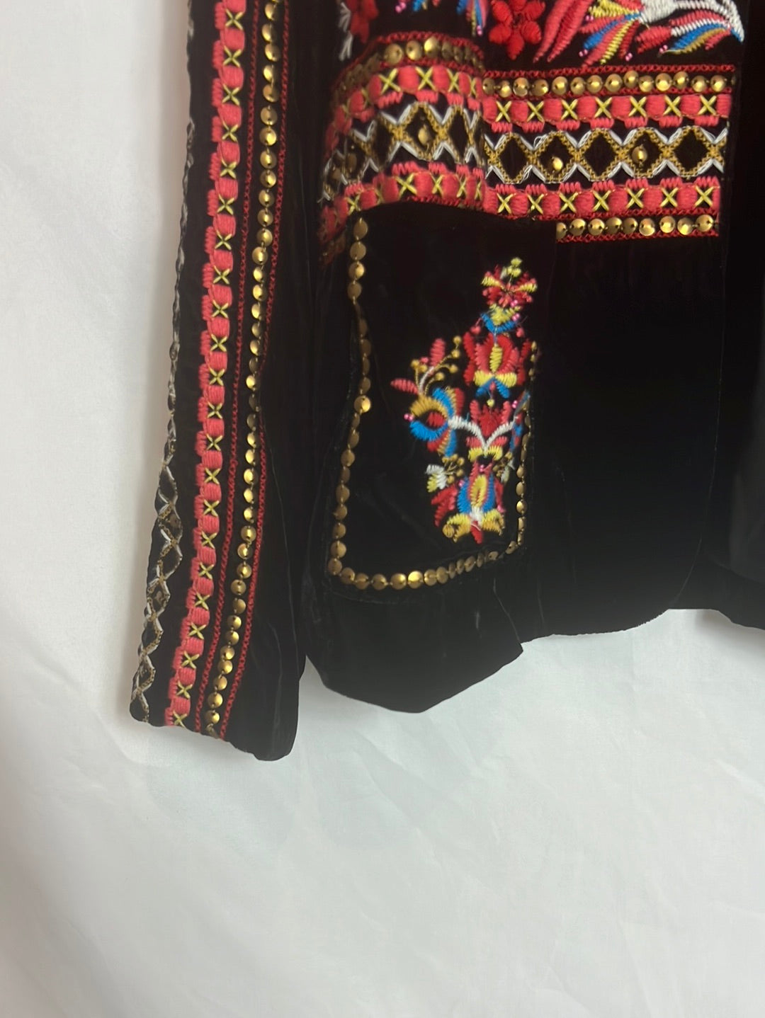 ZARA. Chaqueta terciopelo bordada. T.M