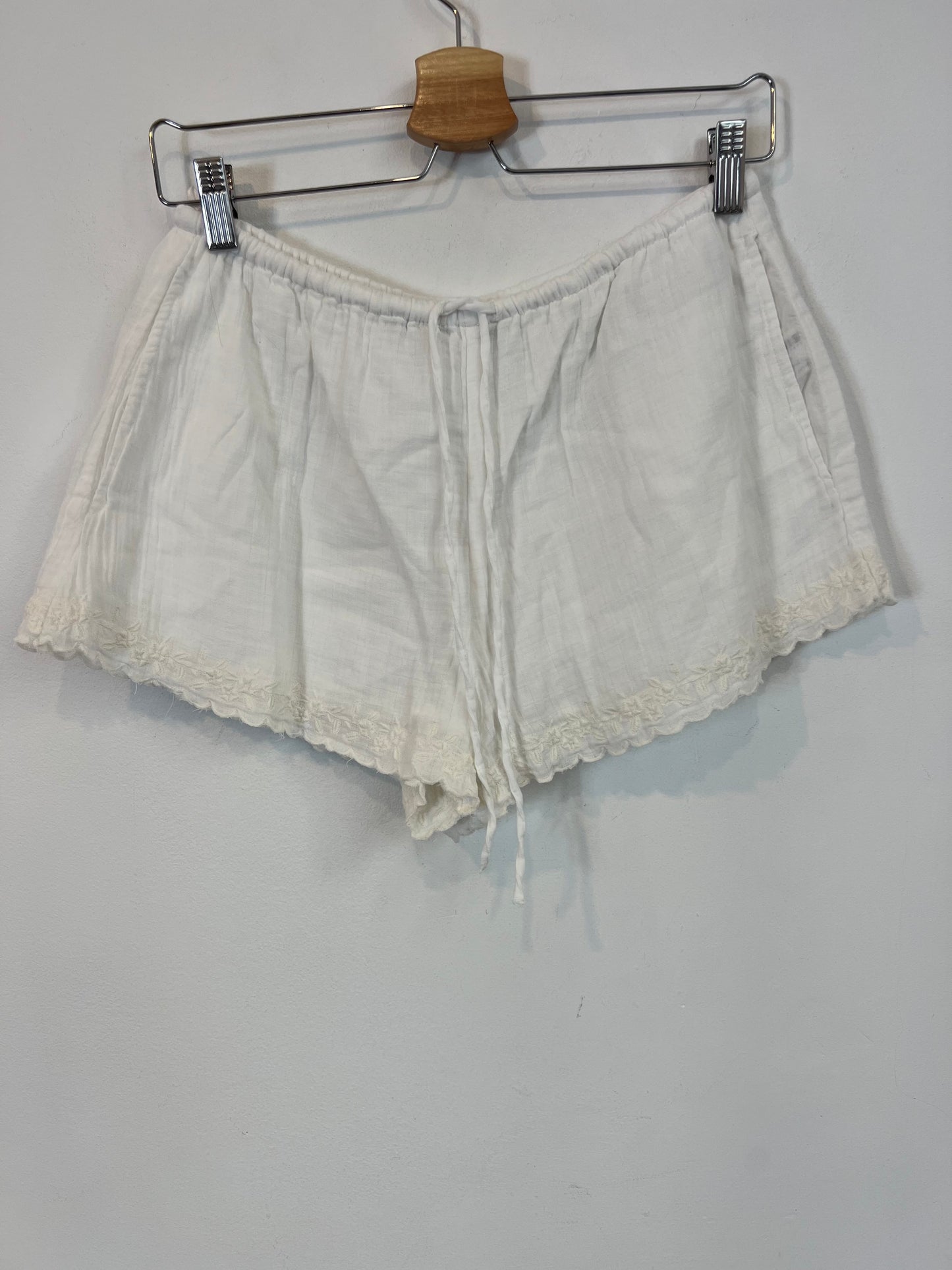 ZARA. Pantalón corto blanco algodón T.s