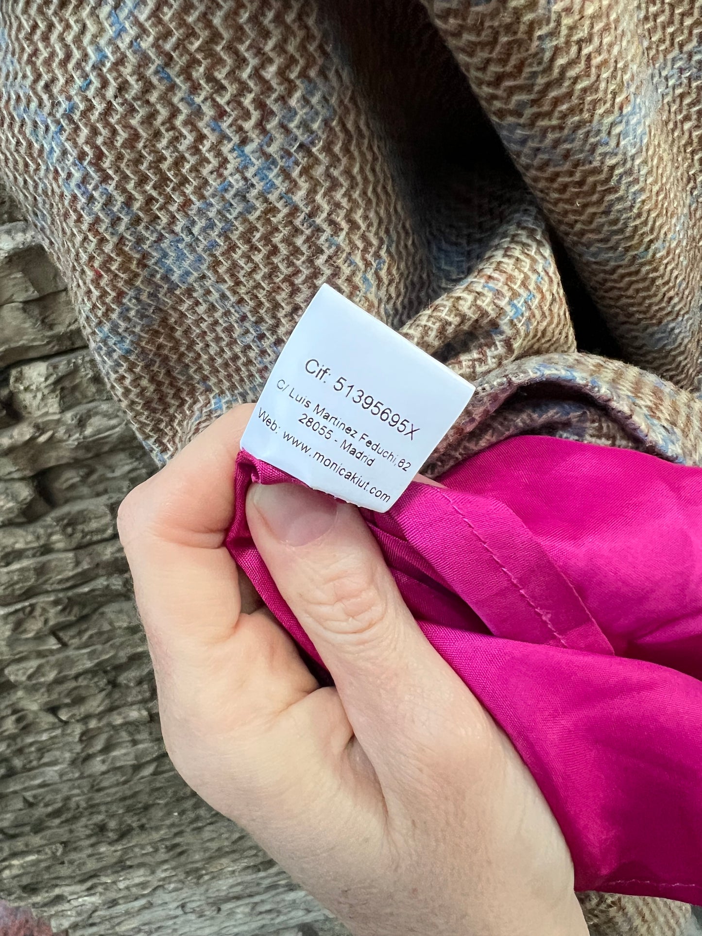 KIUT. Falda midi jaspeada lana