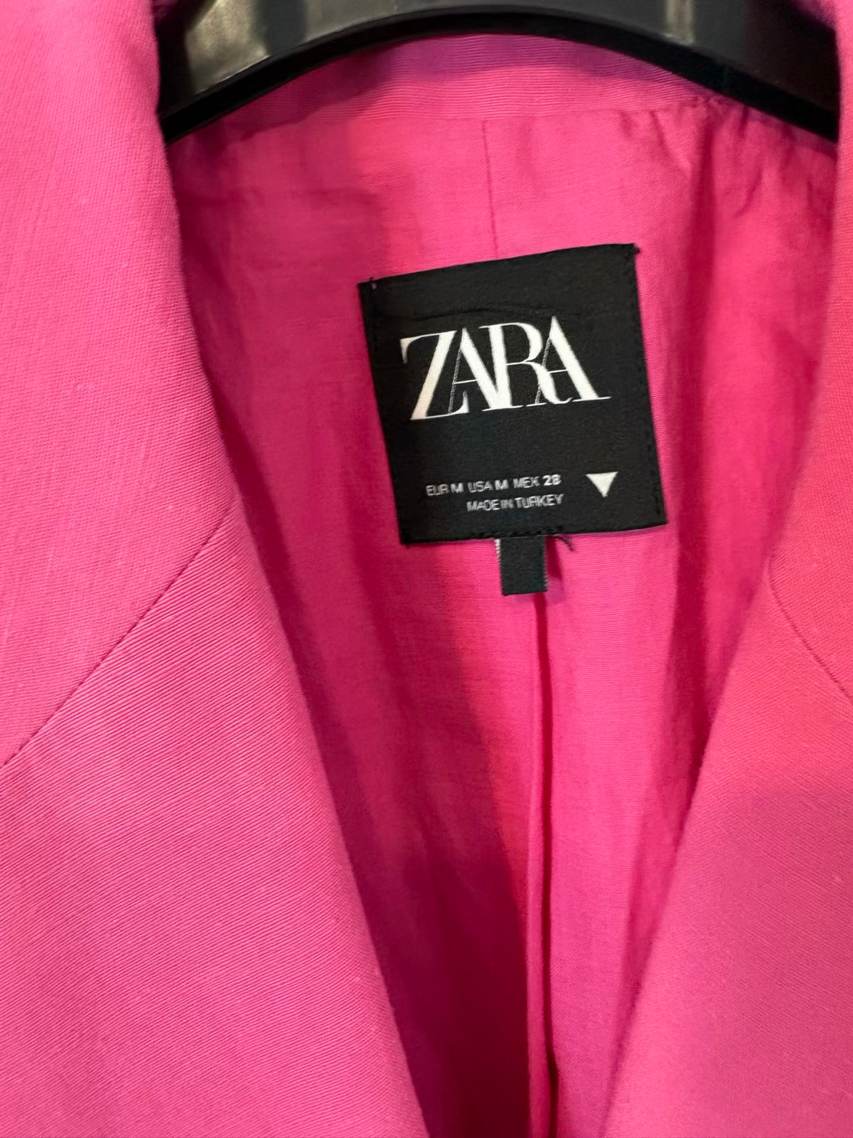 ZARA. Chaqueta rosa cropped. T M