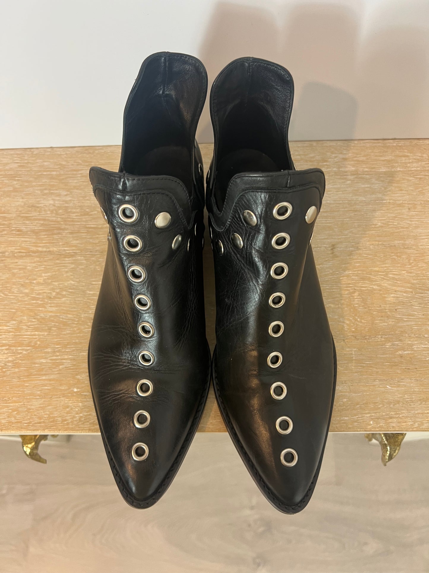 MICUIR. Botines negros tachuelas T.38