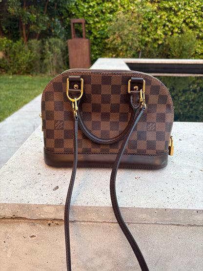 LOUIS VUITTON. Bolso Alma BB