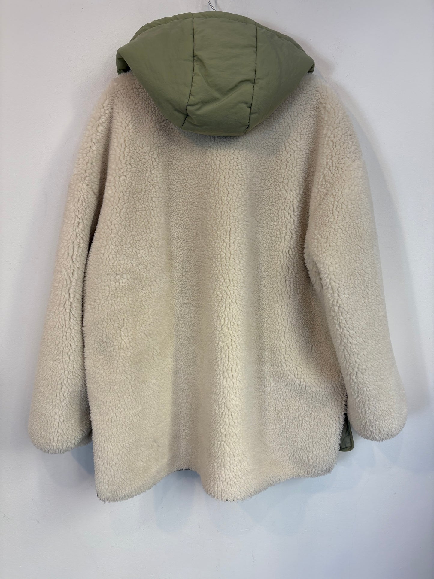 ZARA. Parka acolchada borrego