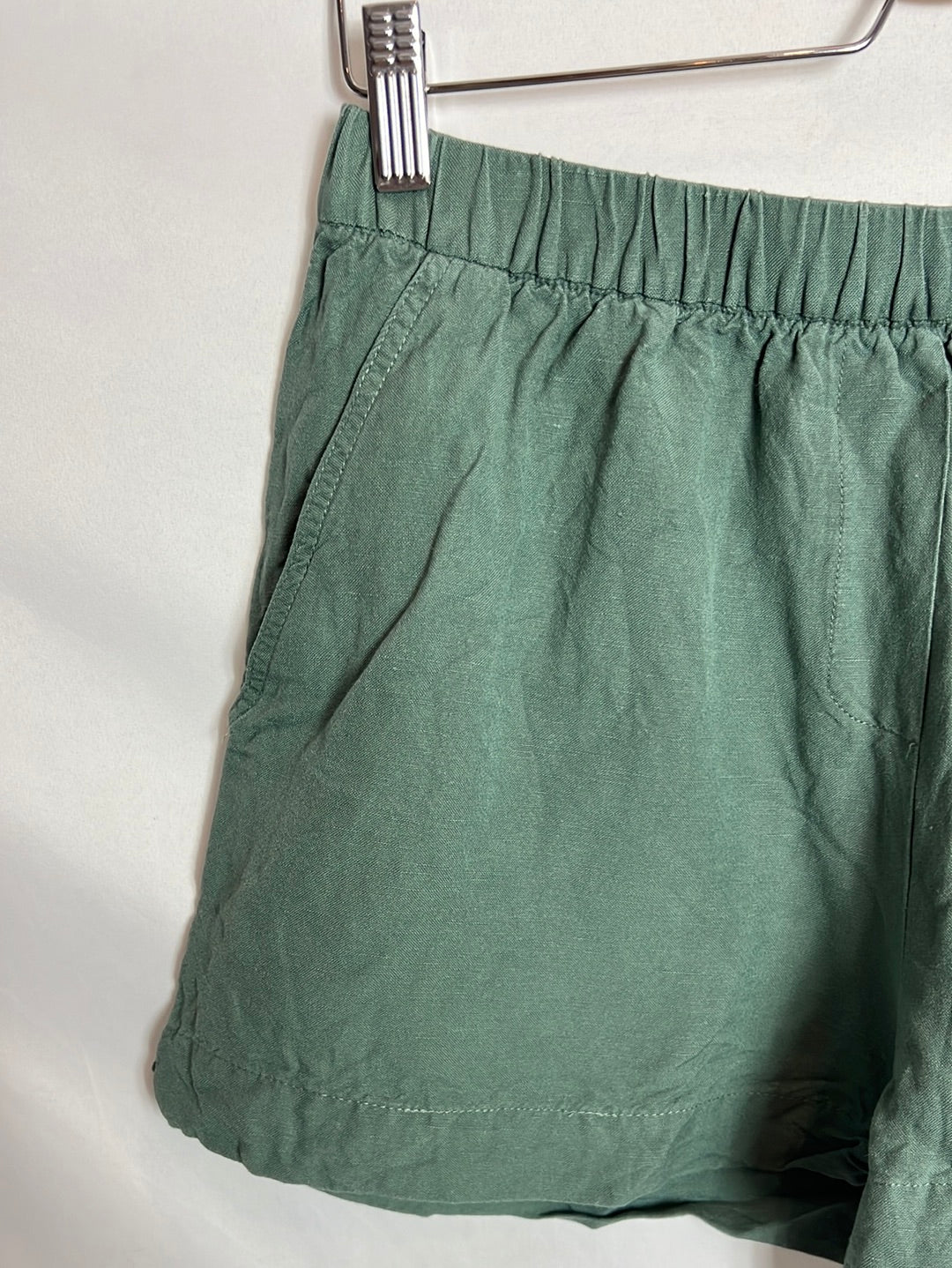 OTRAs. Bermudas verdes efecto lino. T M